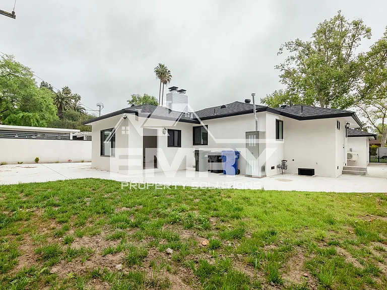 9135 Arrington Ave — Photo 28