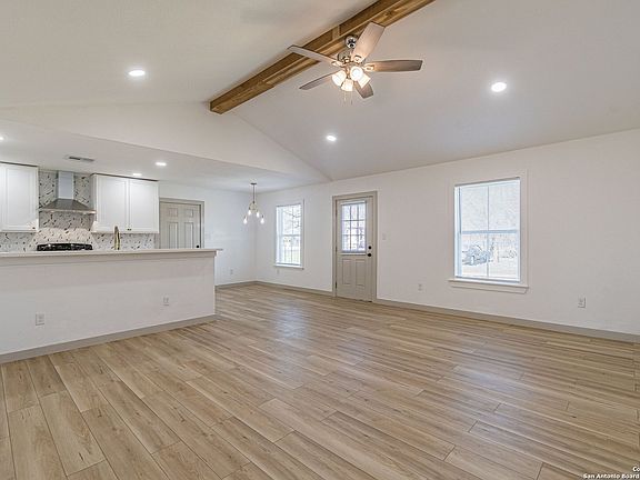 4th image of 335 Villaret Blvd.