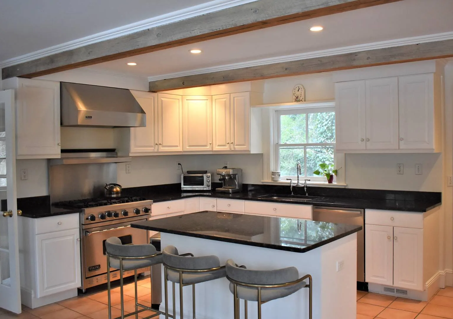 US Open Spacious Water Mill Compound — Photo 4