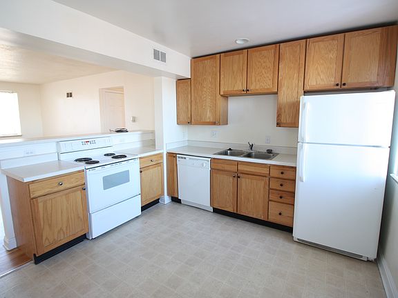 5th image of 2211 Olive St APT A