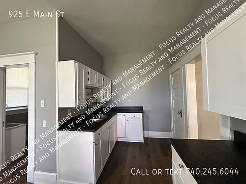 925 E Main St Photo 1