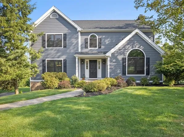 2109 W Grove Dr, Gibsonia, PA 15044