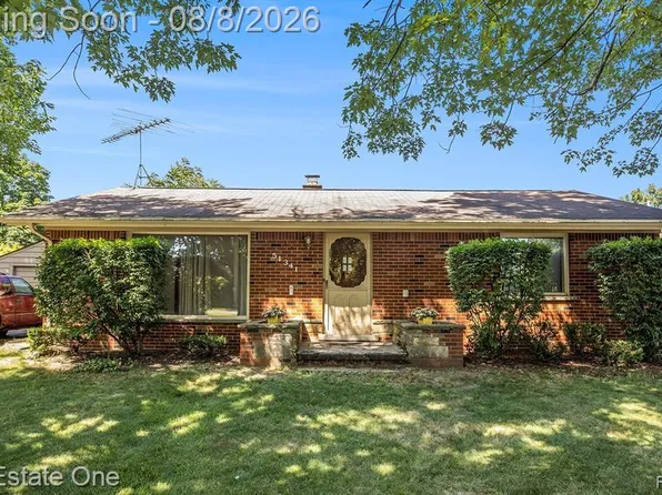 51341 Neumaier Dr, Shelby Township, MI 48316