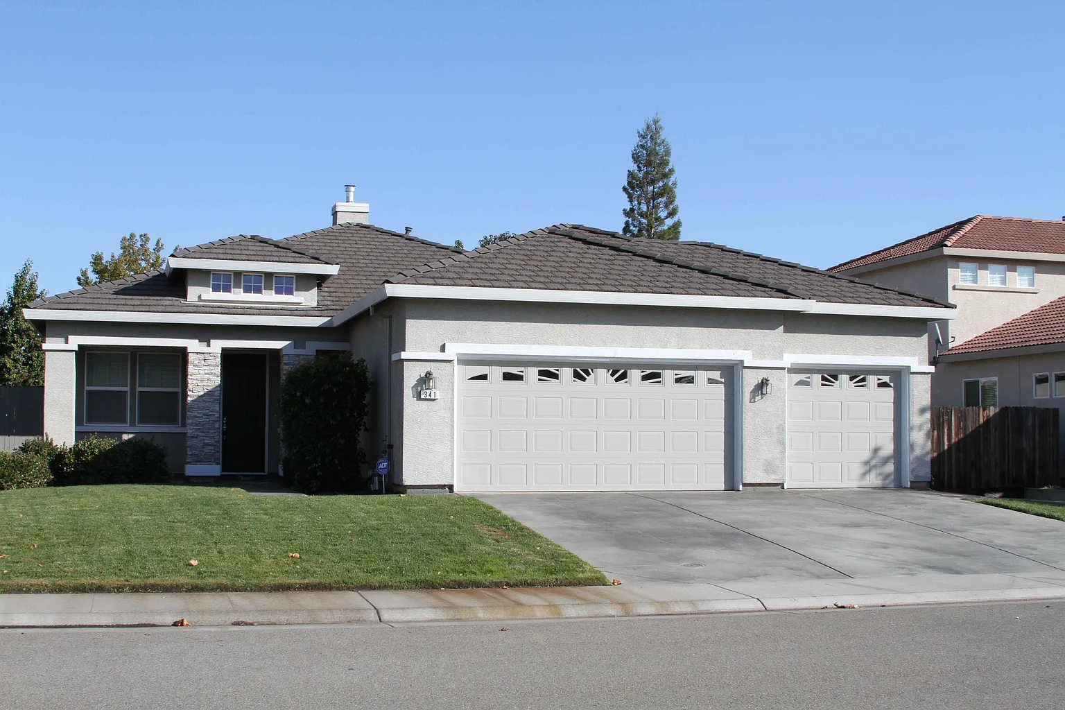 341 Ashwood Way photo 1