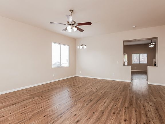 4th image of 1534 W Churchill Pl