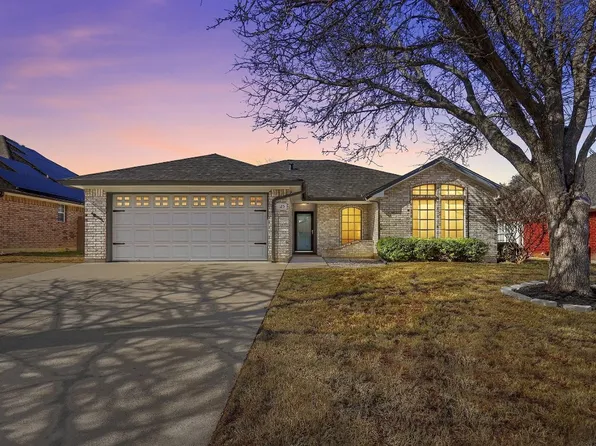 125 Sunny Meadows Dr, Burleson, TX 76028