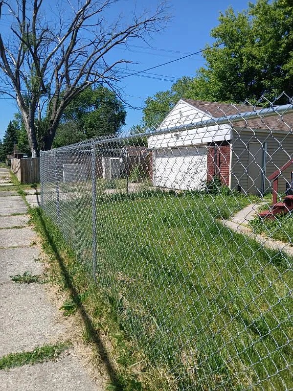 3 bed, 1.5 bath, 1200 sqft, $1,250 — Photo 4