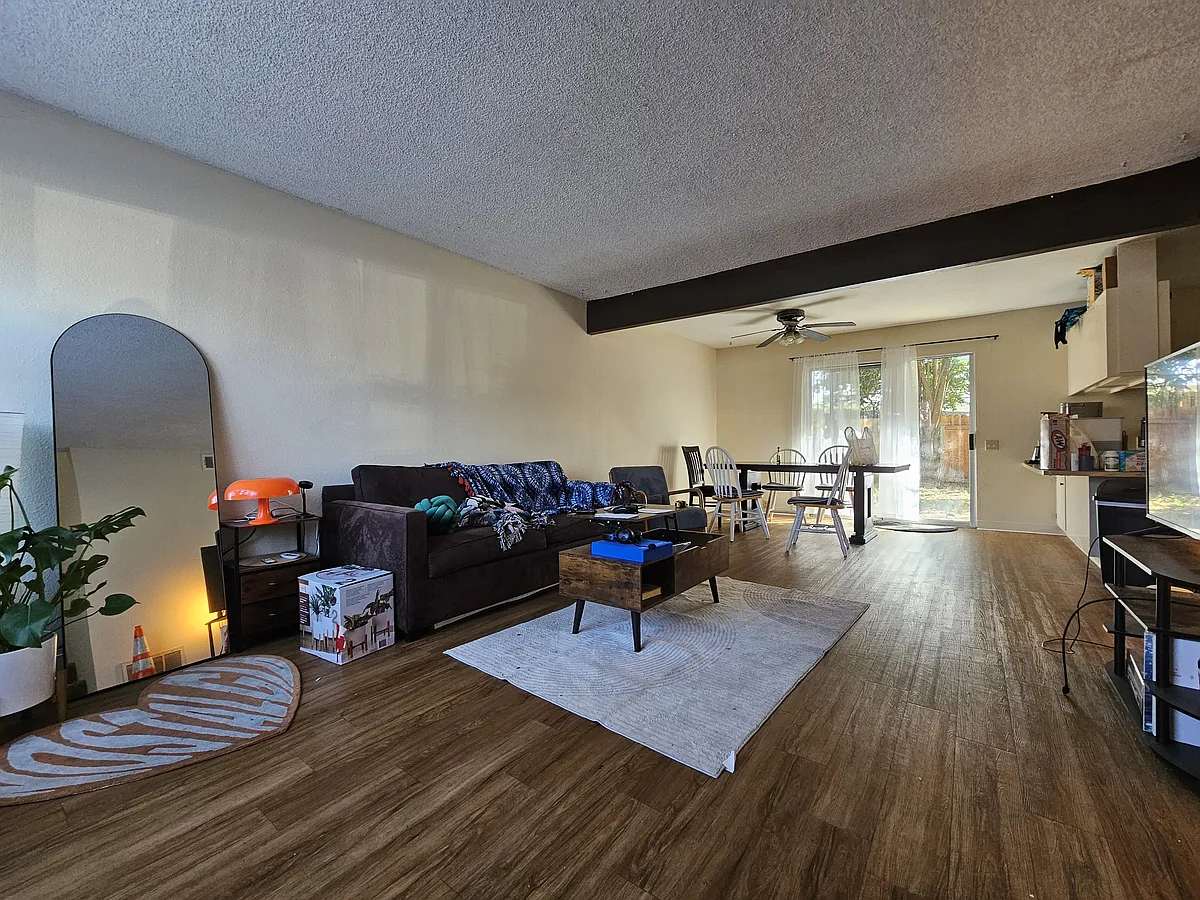 Building Photo - 1548 Drake Dr