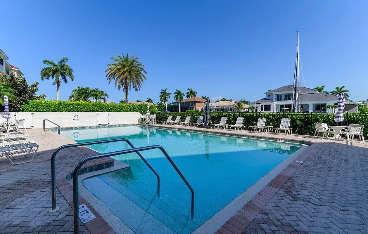 2 bed, 2.5 bath, 1630 sqft, $6,000 — Photo 3
