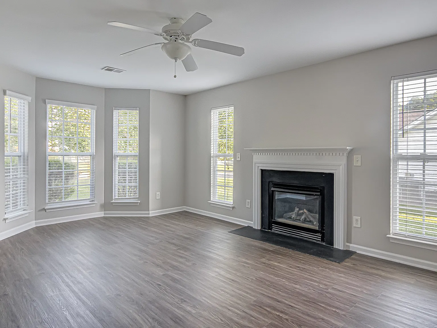 3 bed, 2.5 bath, 1578 sqft, $1,950 — Photo 4