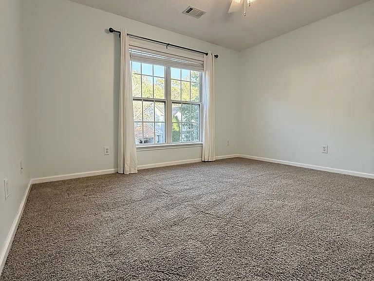 240 Regent Sq — Photo 64