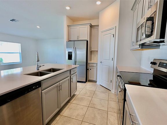 5th image of 965 Laurel View Way