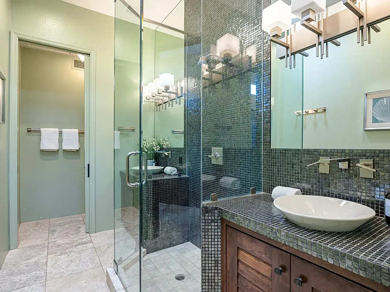 Suite 2 Bathroom