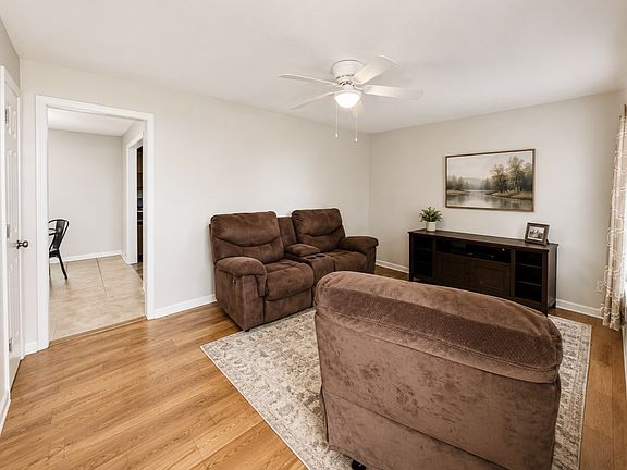4th image of 91 Oak Hts