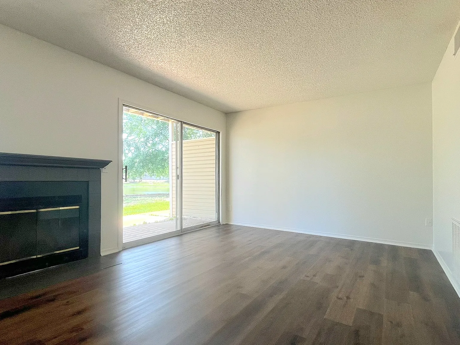 2 bed, 1080 sqft, $1,150 — Photo 3