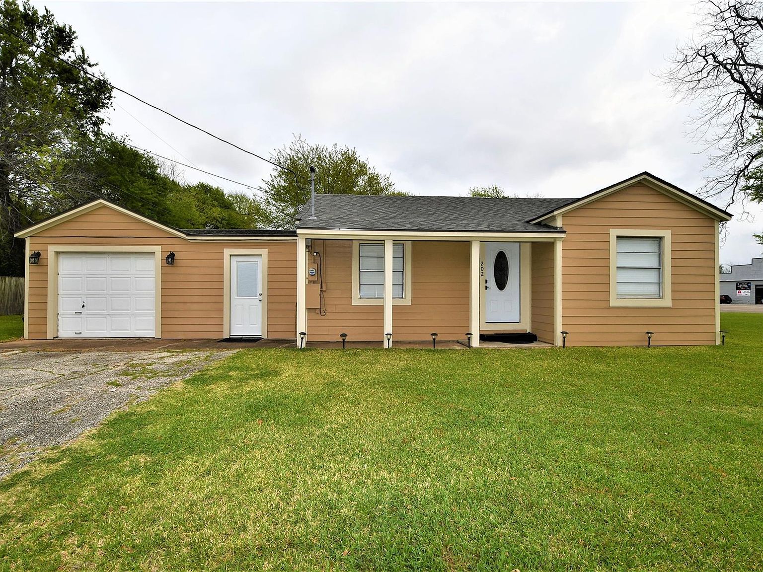 202 Avenue F, El Campo, TX 77437 Zillow