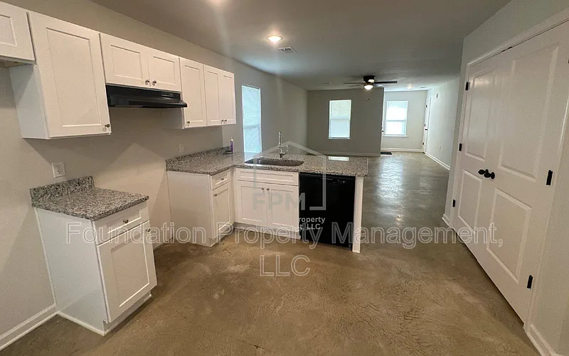 3 bed, 2.0 bath, 1250 sqft, $1,550 — Photo 3