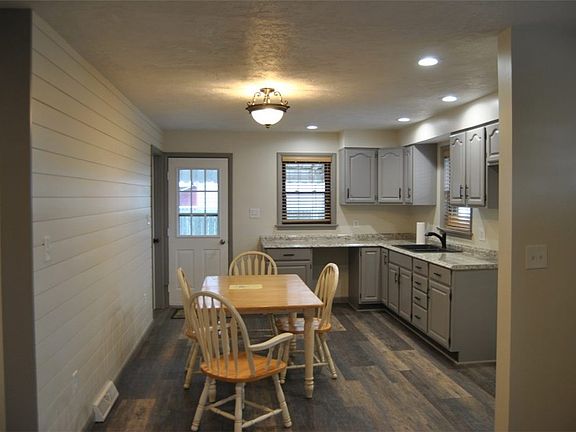 5th image of 22 Jefferson Ave