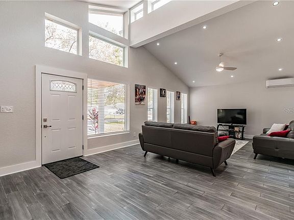 4th image of 3412 W Pearl Ave