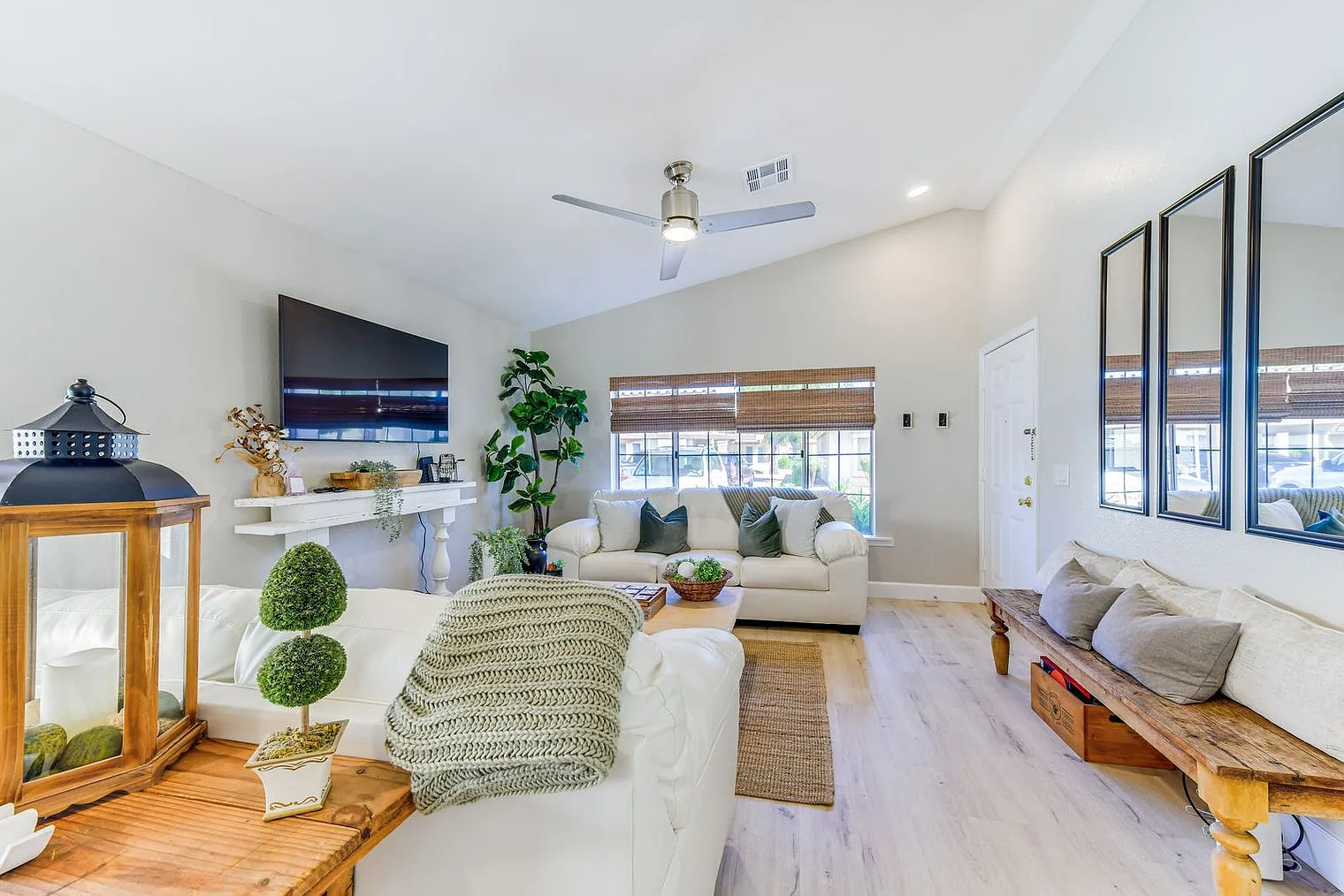 2 bed, 2.0 bath, 1184 sqft, $4,515 — Photo 2