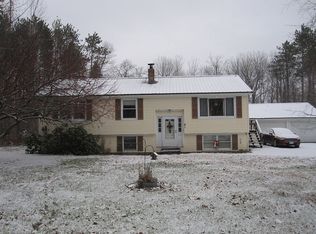 41 Crescent St, Skowhegan, ME 04976