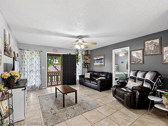 5th image of 707 Carrie Dr