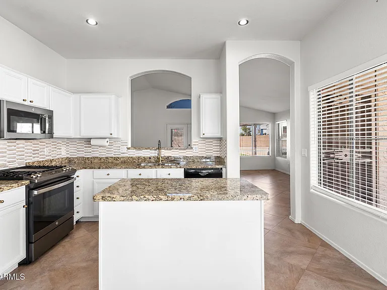 1638 E Barbarita Ave — Photo 13