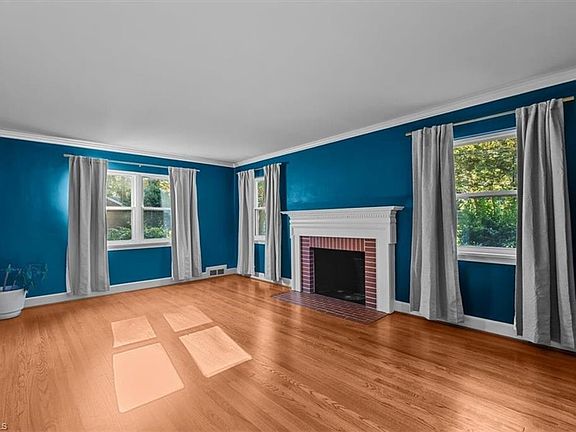 4th image of 1103 N Peace Haven Rd
