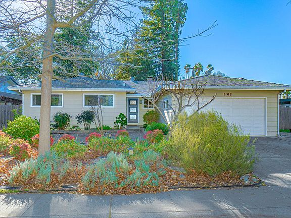 2nd image of 1108 Alice St