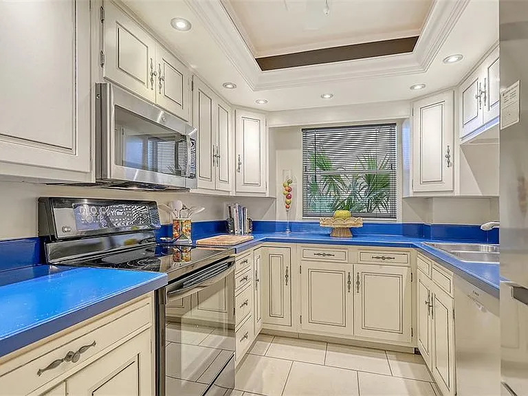 1355 S Portofino Dr #103 — Photo 33