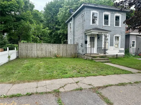 12 Mercer St, Oswego, NY 13126