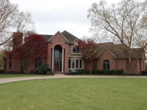 1735 Forest Hills Dr, Dixon, IL 61021