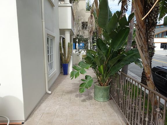 5th image of 851 N San Vicente Blvd APT 121