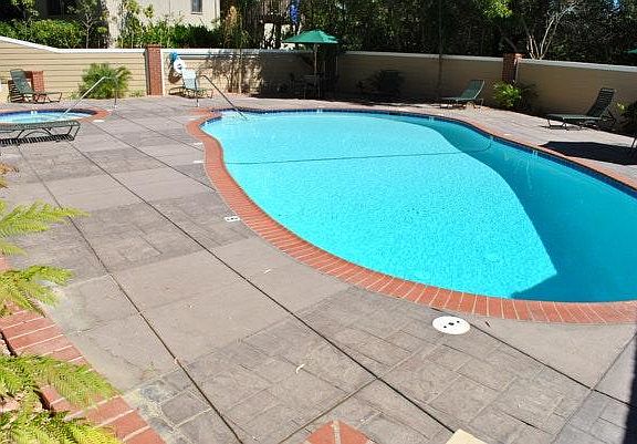 5th image of 690 Sharon Park Dr #13