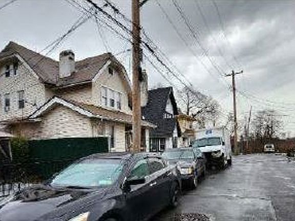 Exterior Neighborhood (street photo)