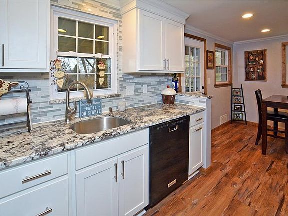 3rd image of 609 Valemont Dr