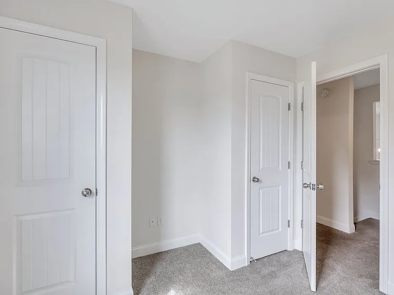 487 Meloney Dr — Photo 33