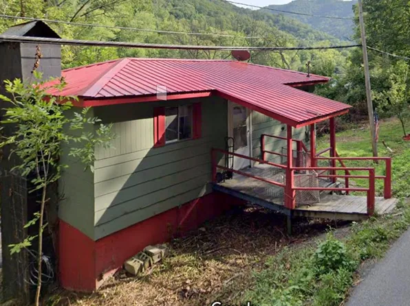 1102 Willowwood Rd, Hinton, WV 25951