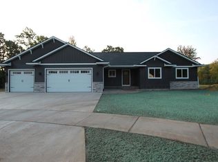 4845 Woodlands Dr, Eau Claire, WI 54703