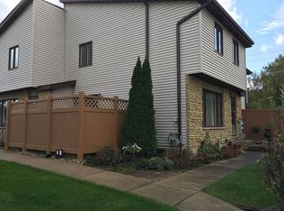 213 E Woodlawn Rd, New Lenox, IL 60451