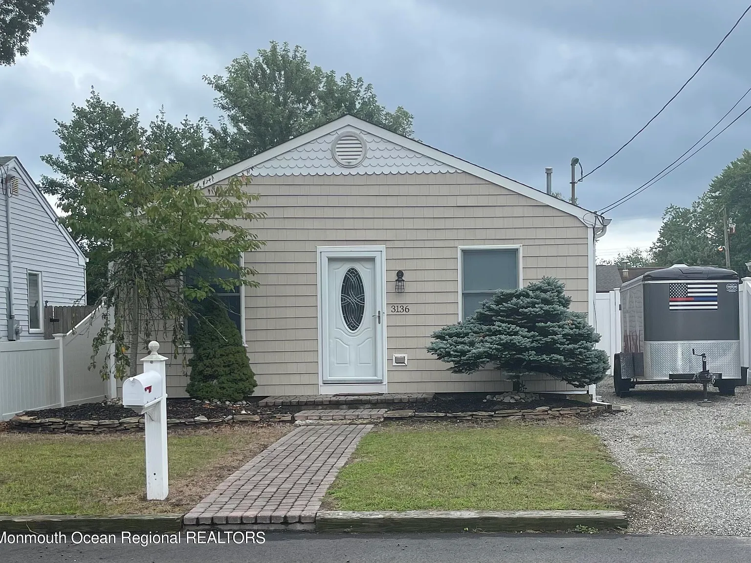 3 bed, 1.5 bath, 1056 sqft, $3,000 — Photo 1