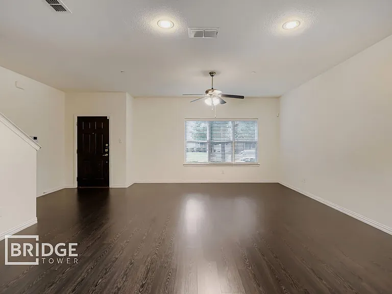 1317 Lake Crest Ln — Photo 5