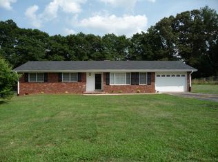 223 Kenneth Dr, Boiling Springs, SC 29316