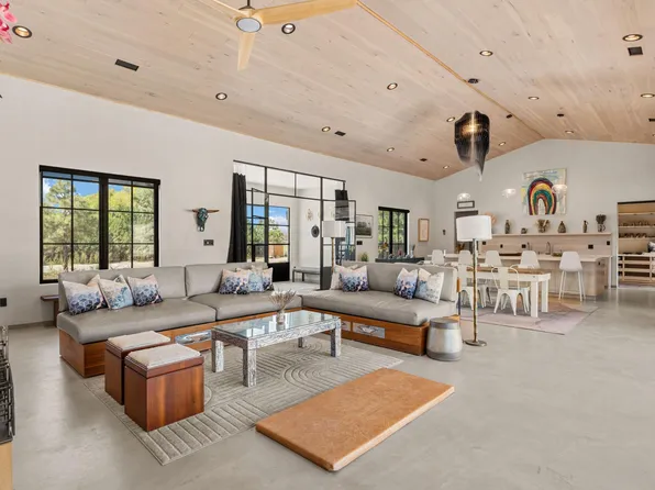 400 Perea Ln, Corrales, NM 87048