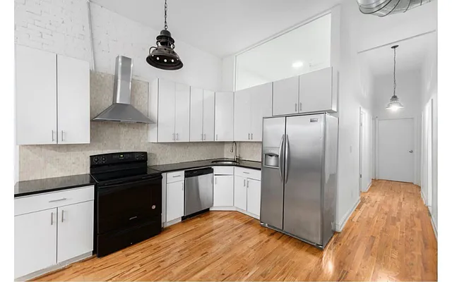 Rented by Compass | media 23