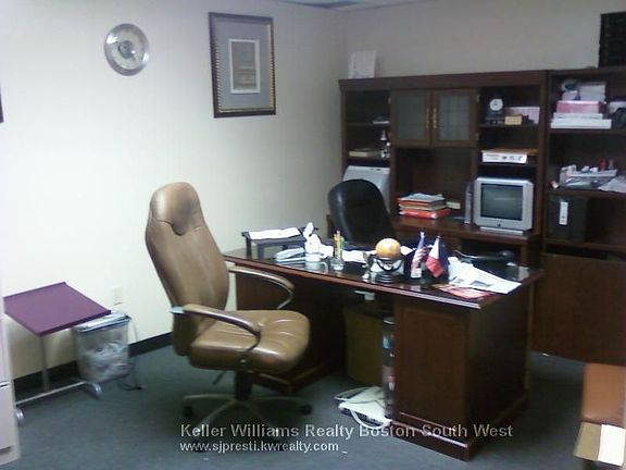 4th image of 90 Pleasant St Ste 10