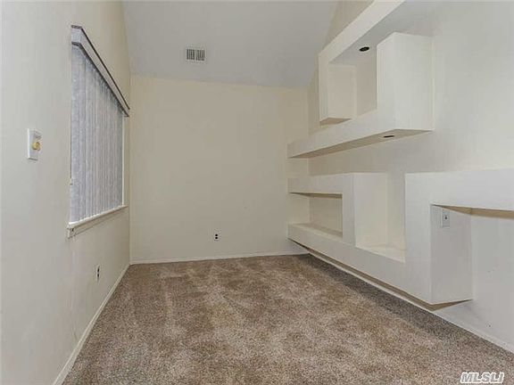 5th image of 158 Southgate Cir