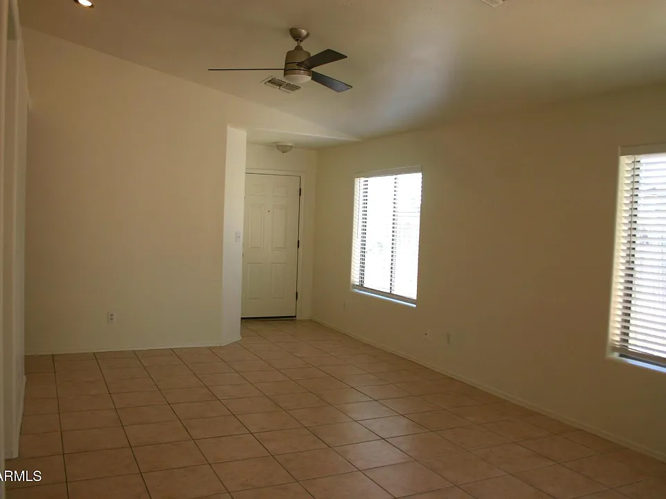 516 E Vogel Ave