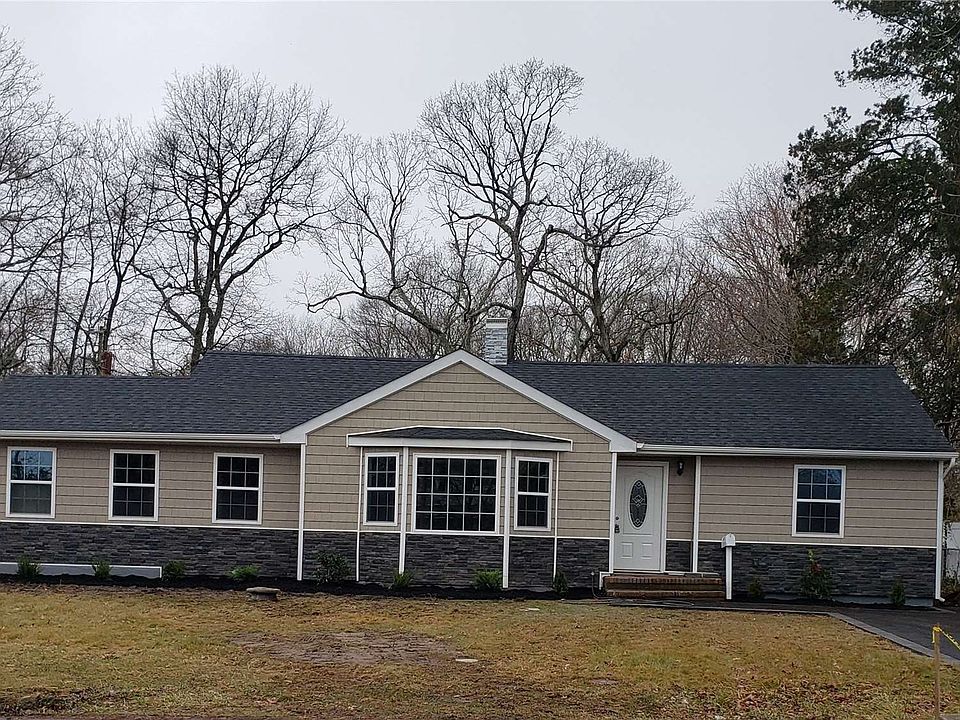 1st image of 34 Sayville Blvd