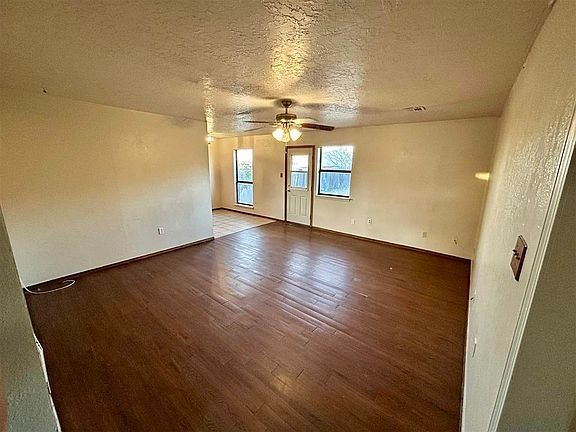 3rd image of 2806 NE Euclid Ave